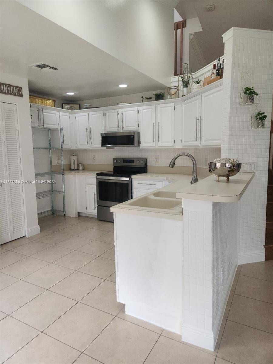 Davie, FL 33328,2984 Tall Oak Ct