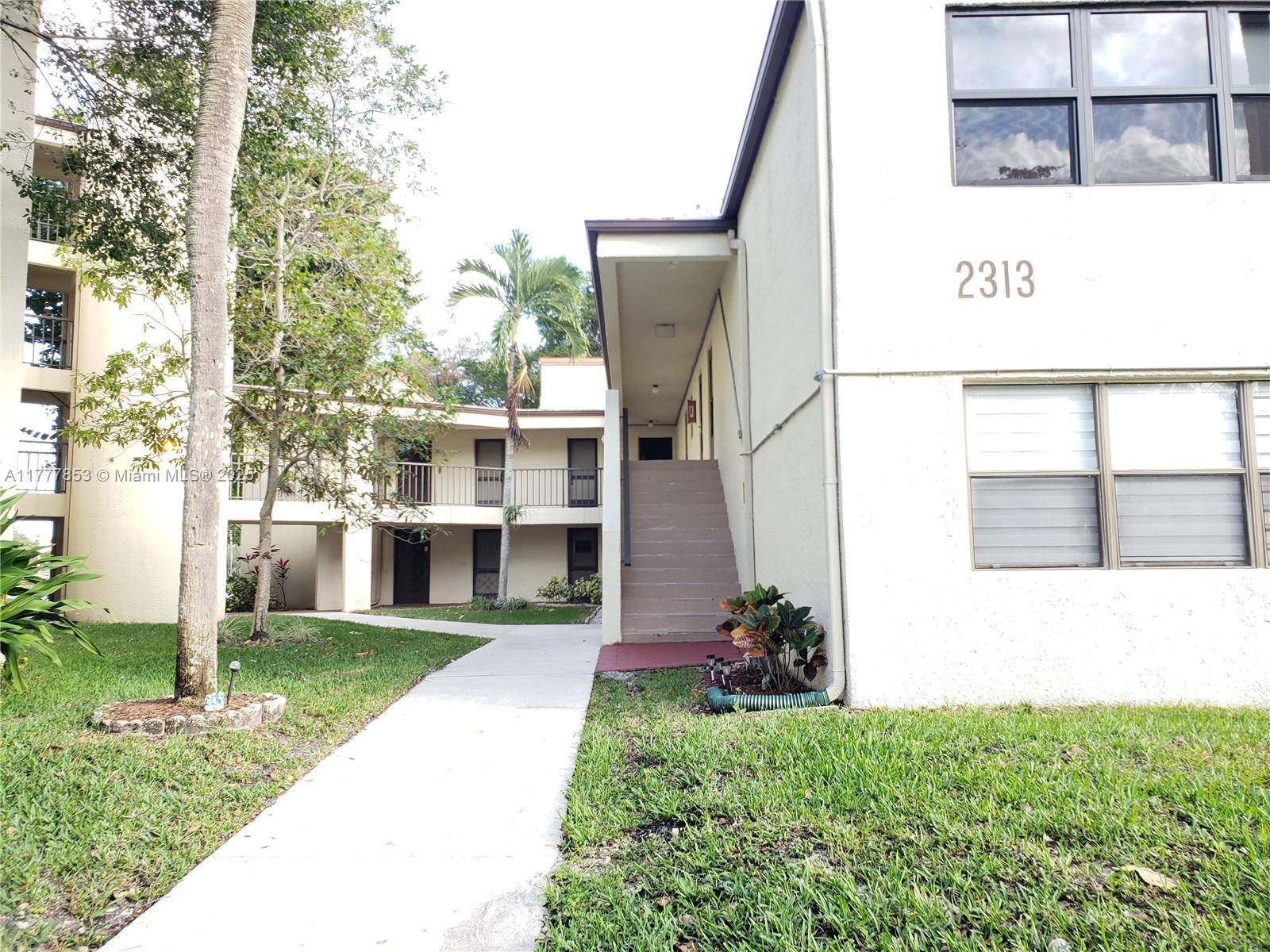 Pompano Beach, FL 33069,2313 S Cypress Bend Dr #222B