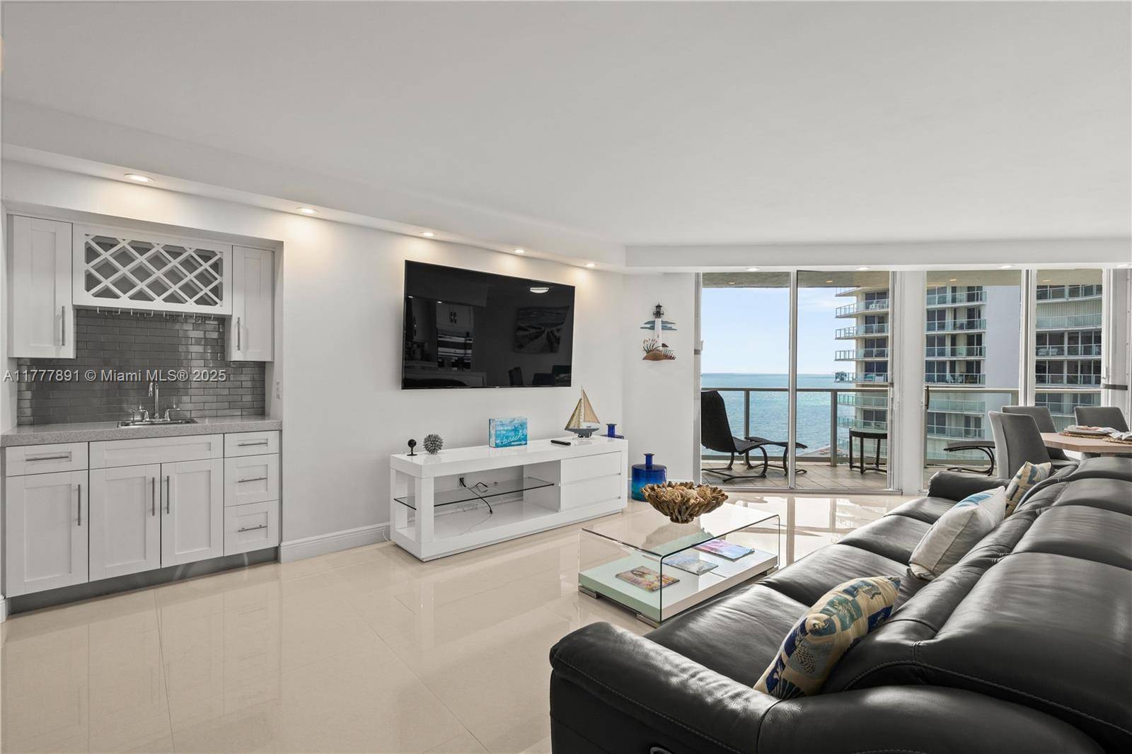 Sunny Isles Beach, FL 33160,16485 Collins Ave #1432