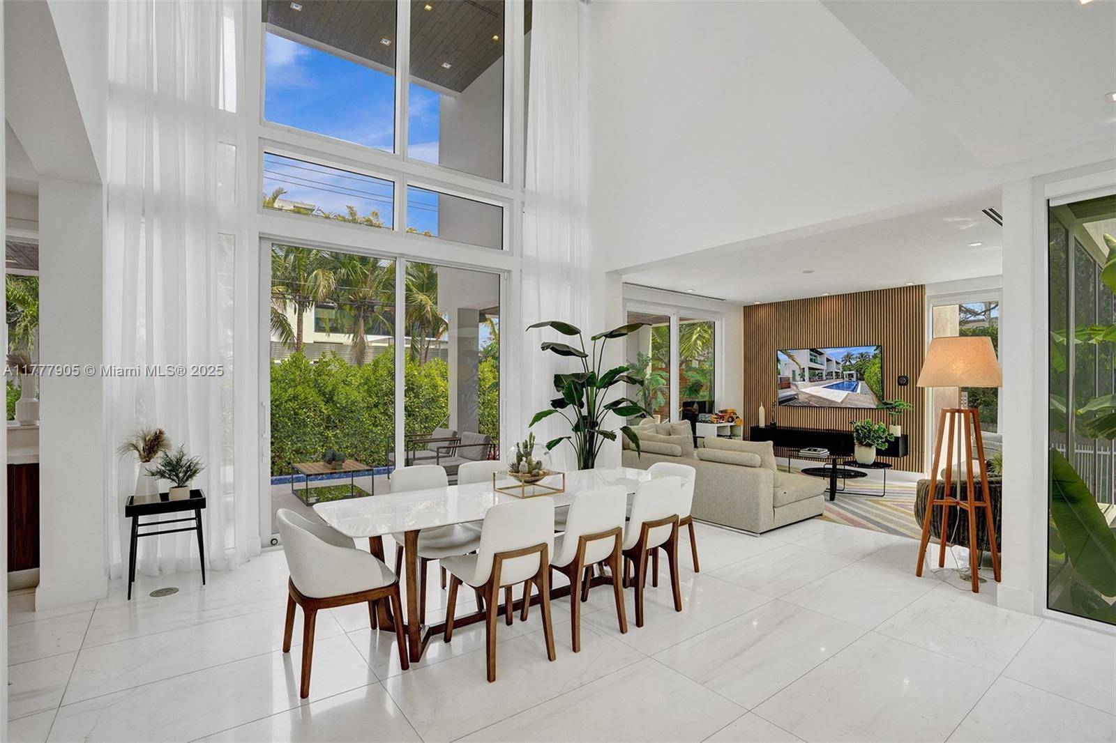 Key Biscayne, FL 33149,201 Buttonwood Dr