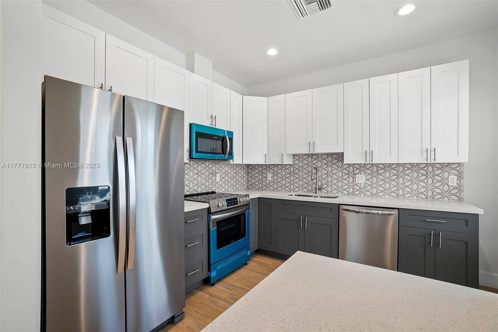 Lake Worth, FL 33460,711 N L St #1