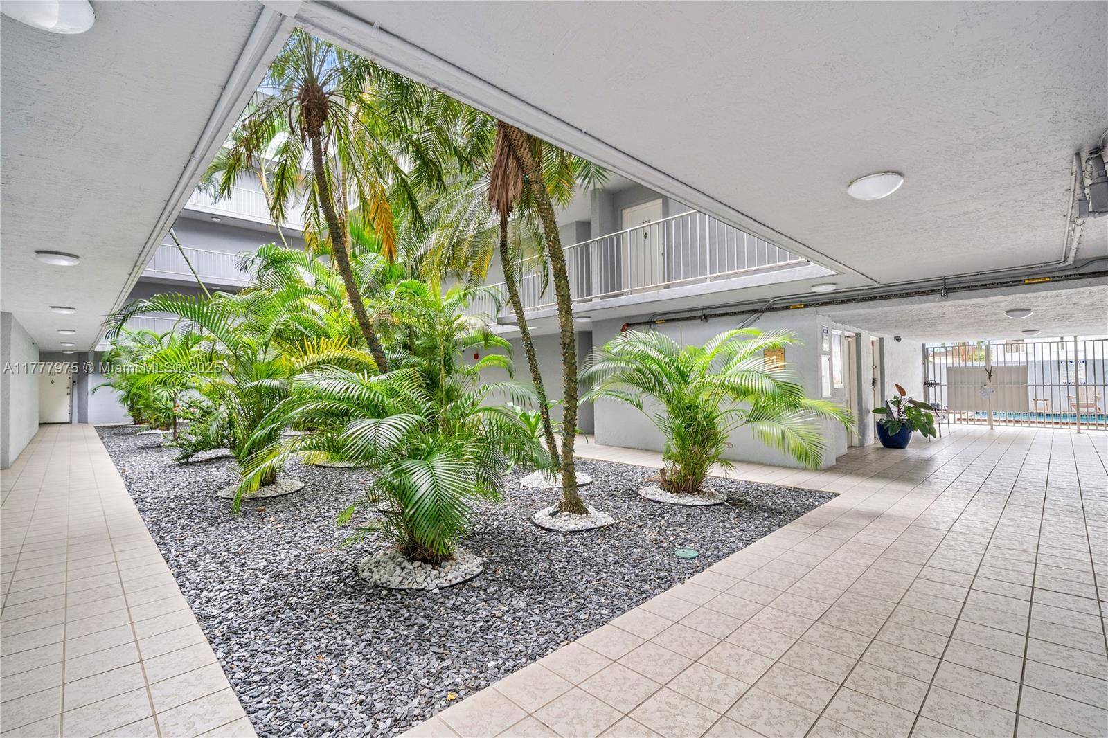 Miami, FL 33126,8231 NW 8th St #2-114
