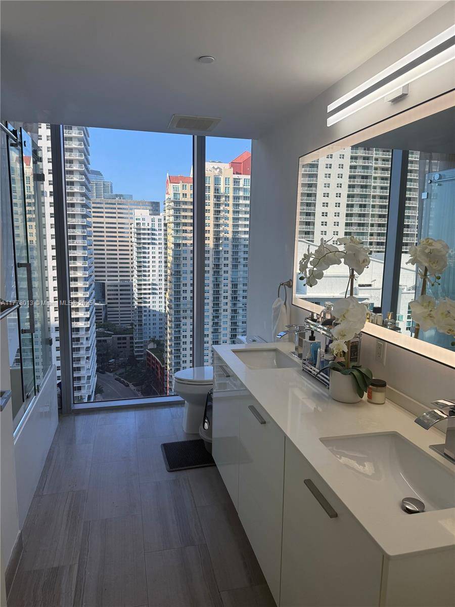 Miami, FL 33131,1300 Brickell Bay Dr #2710