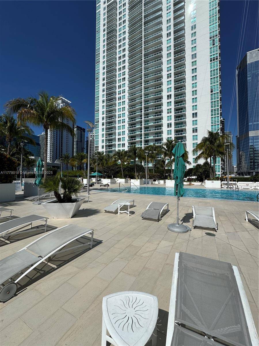 Miami, FL 33131,950 Brickell Bay Dr #3803