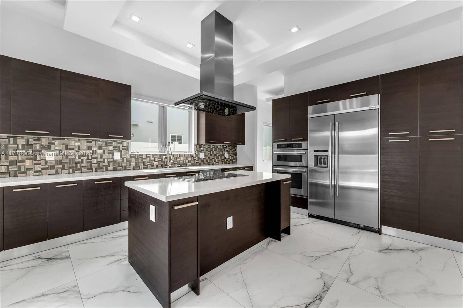 Doral, FL 33122,8221 NW 34th Dr #8221
