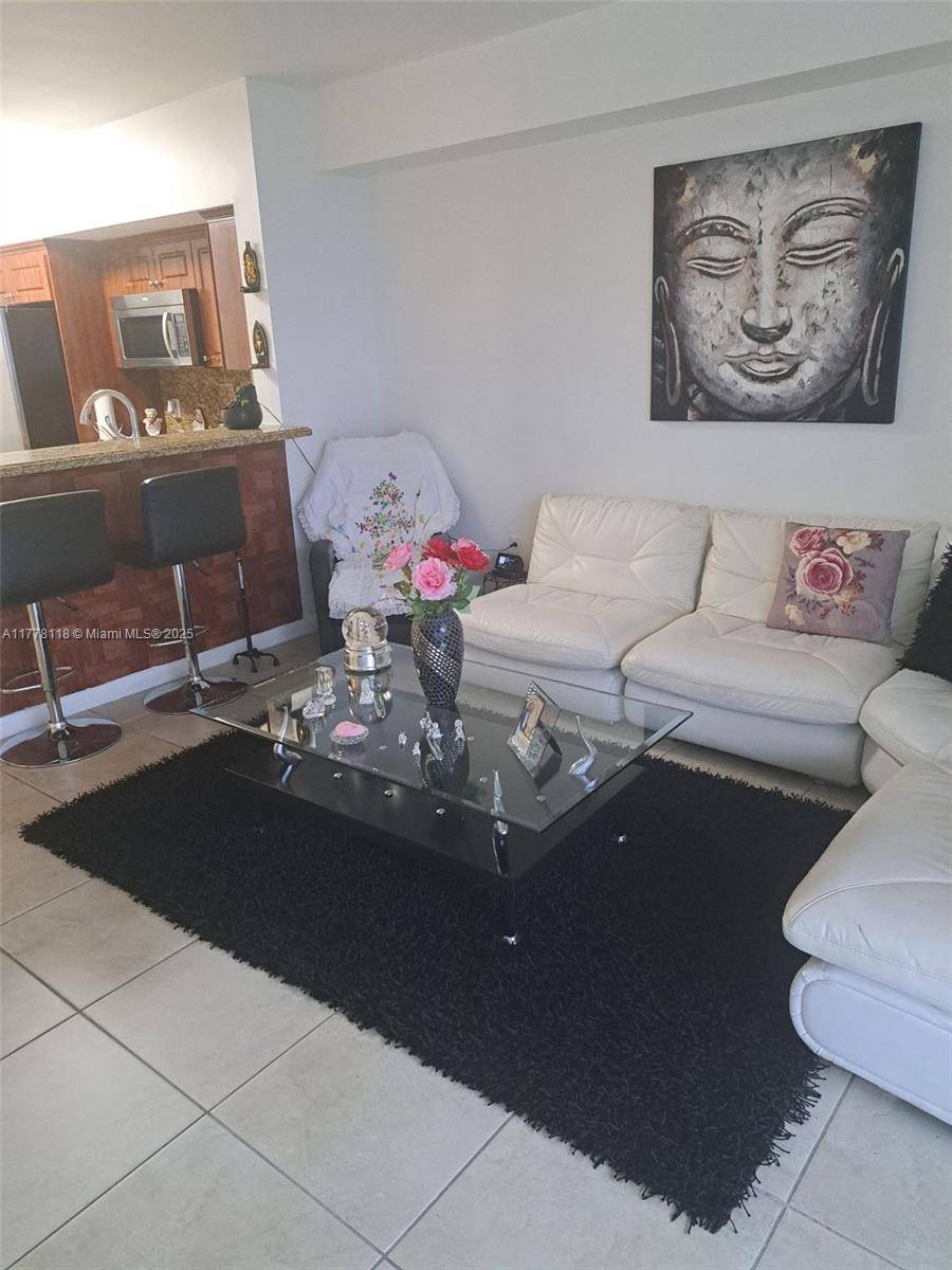 Miami, FL 33126,5085 NW 7th St #1511