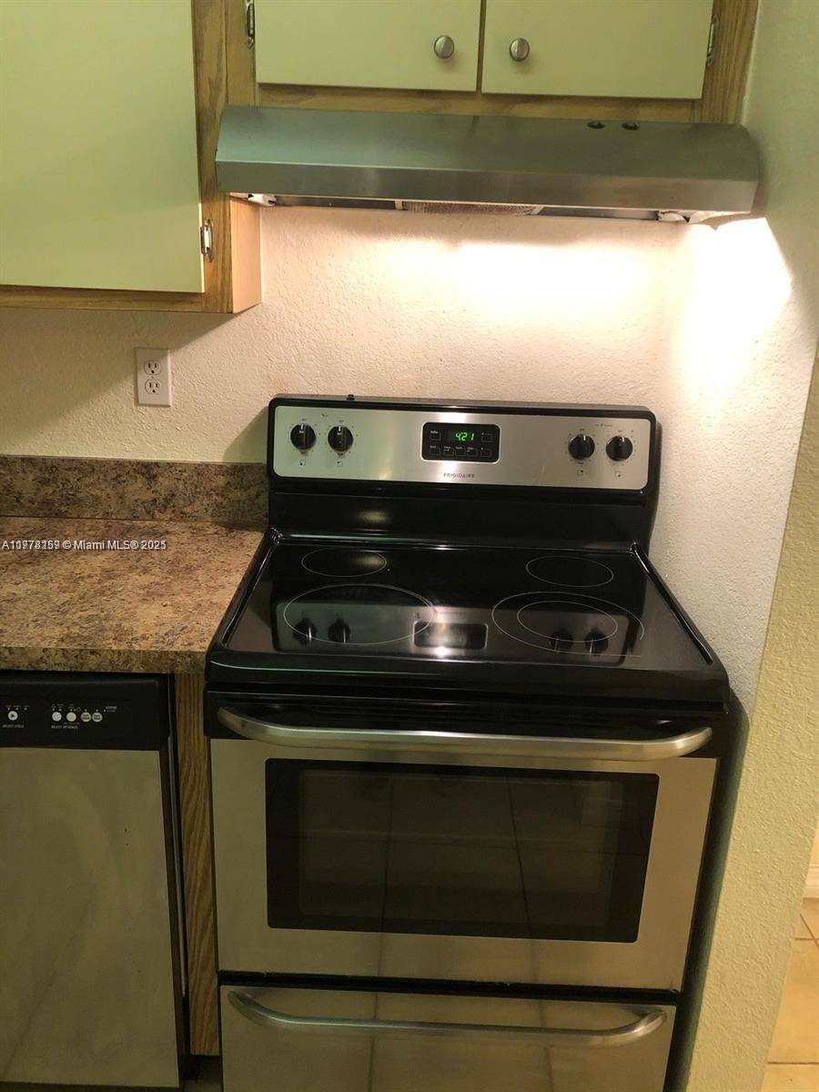 Hialeah, FL 33015,7220 NW 179th St #108