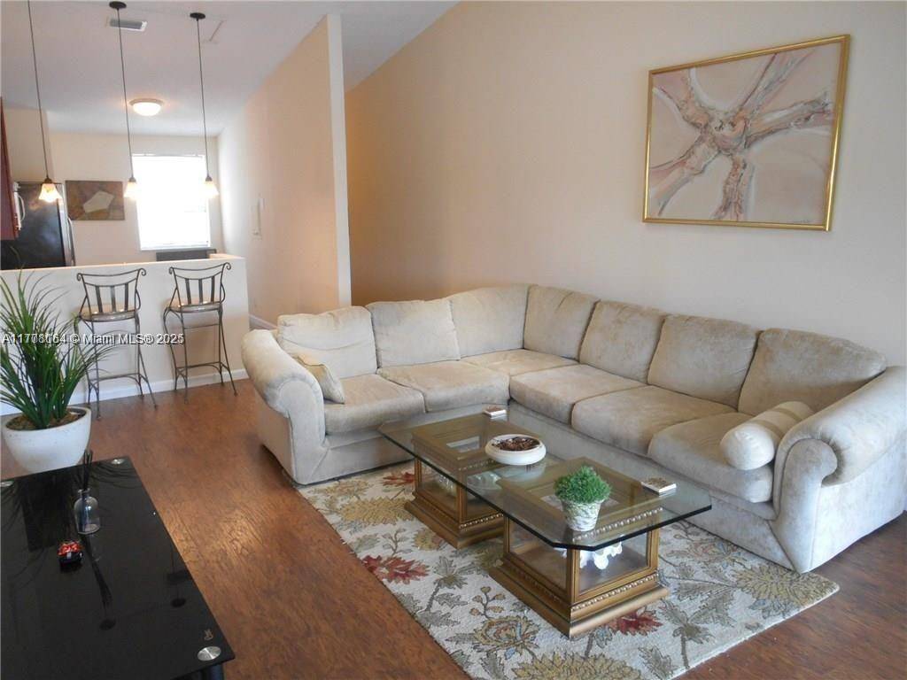 Lauderhill, FL 33313,2531 NW 56th Ave #8-18