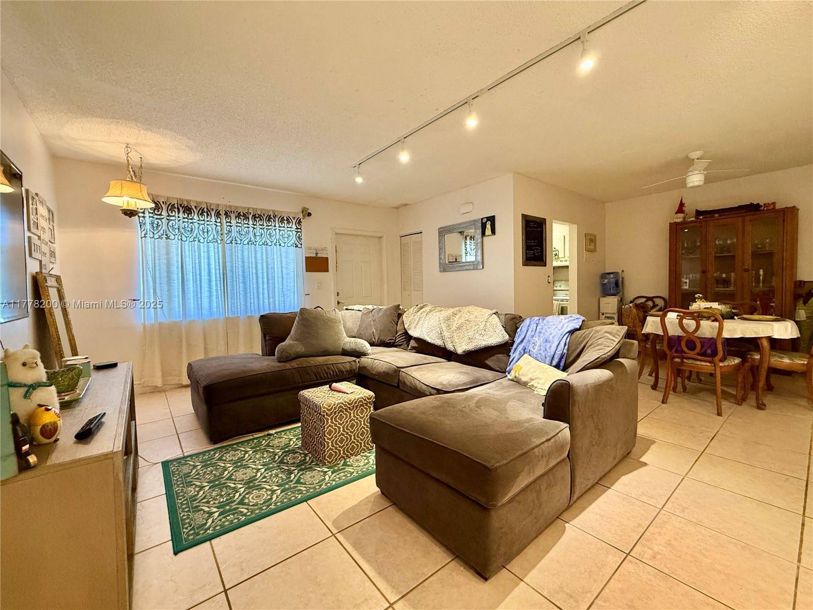 Pembroke Pines, FL 33024,7910 Taft St #303