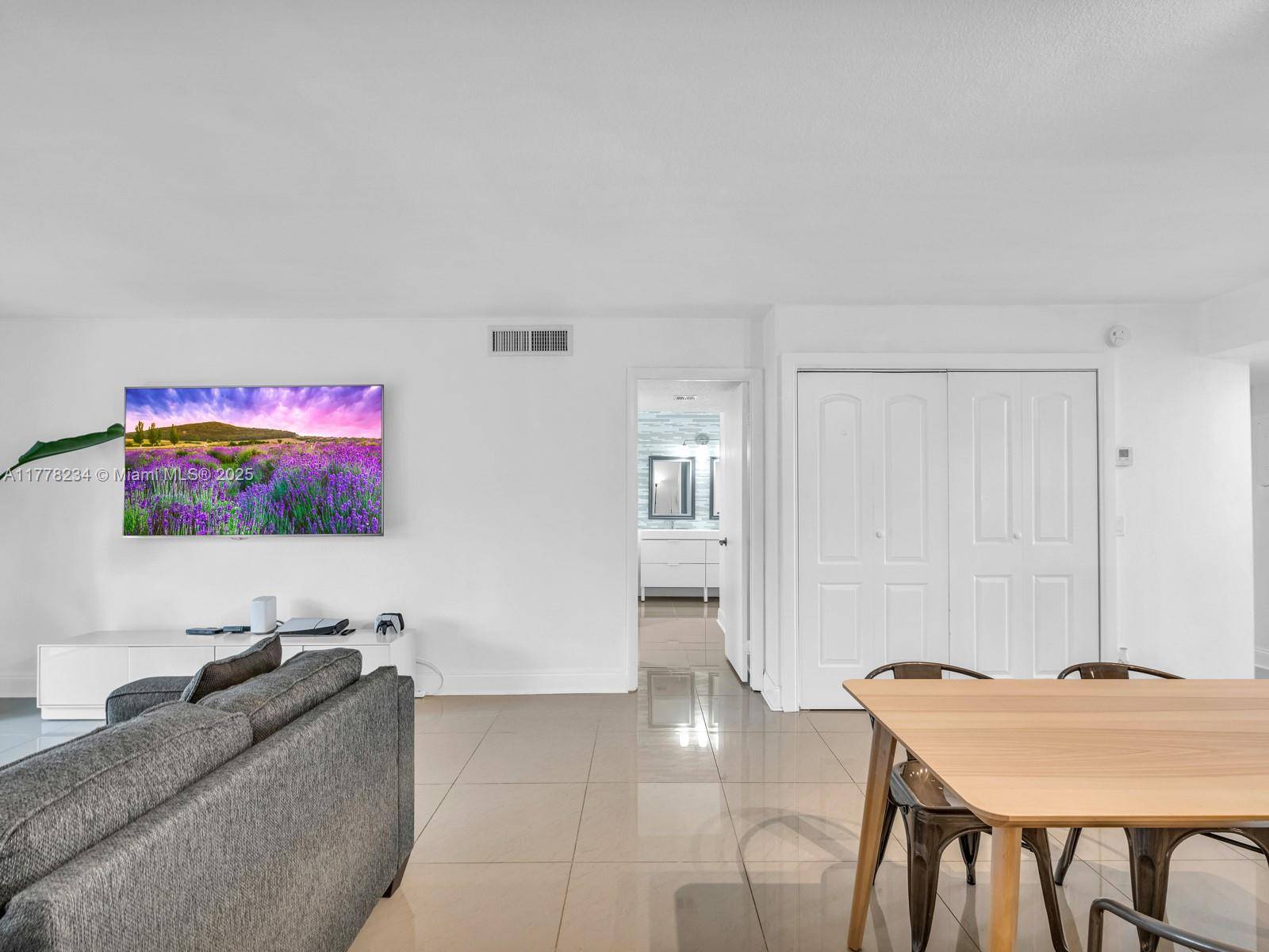 Weston, FL 33326,398 Lakeview Dr #205