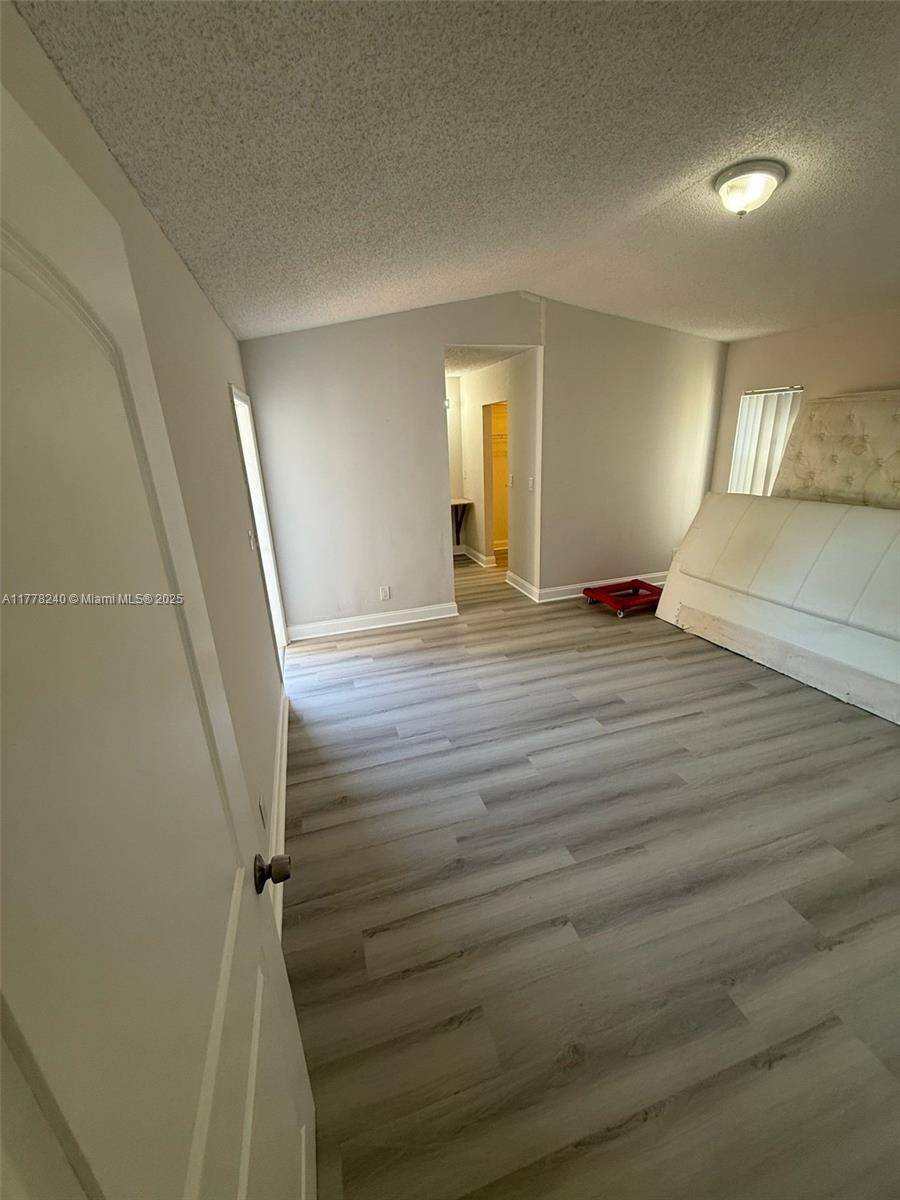 Miami, FL 33179,990 NE 212th Ter #990-03