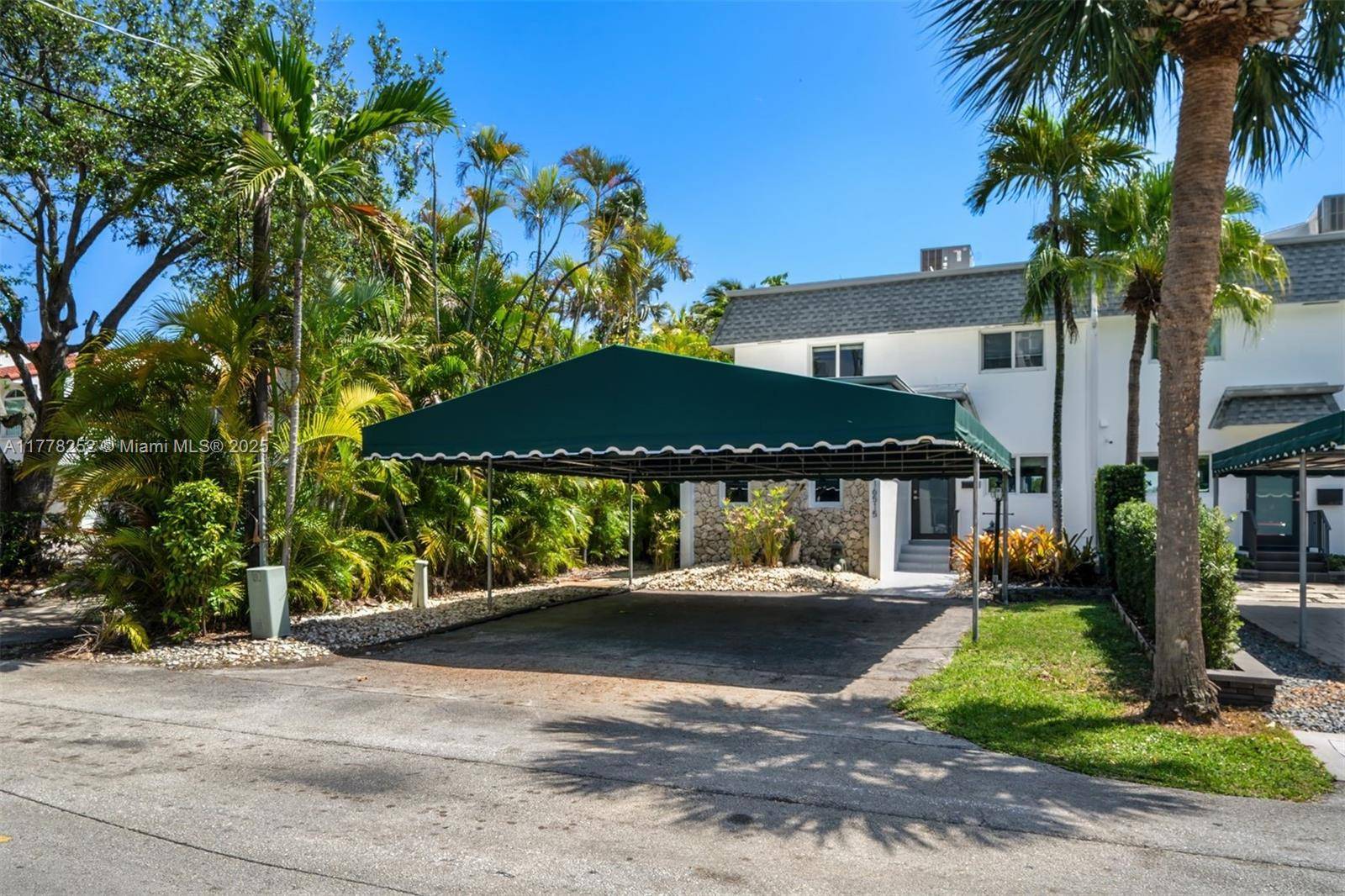 North Miami Beach, FL 33160,16515 NE 26th Ave #1