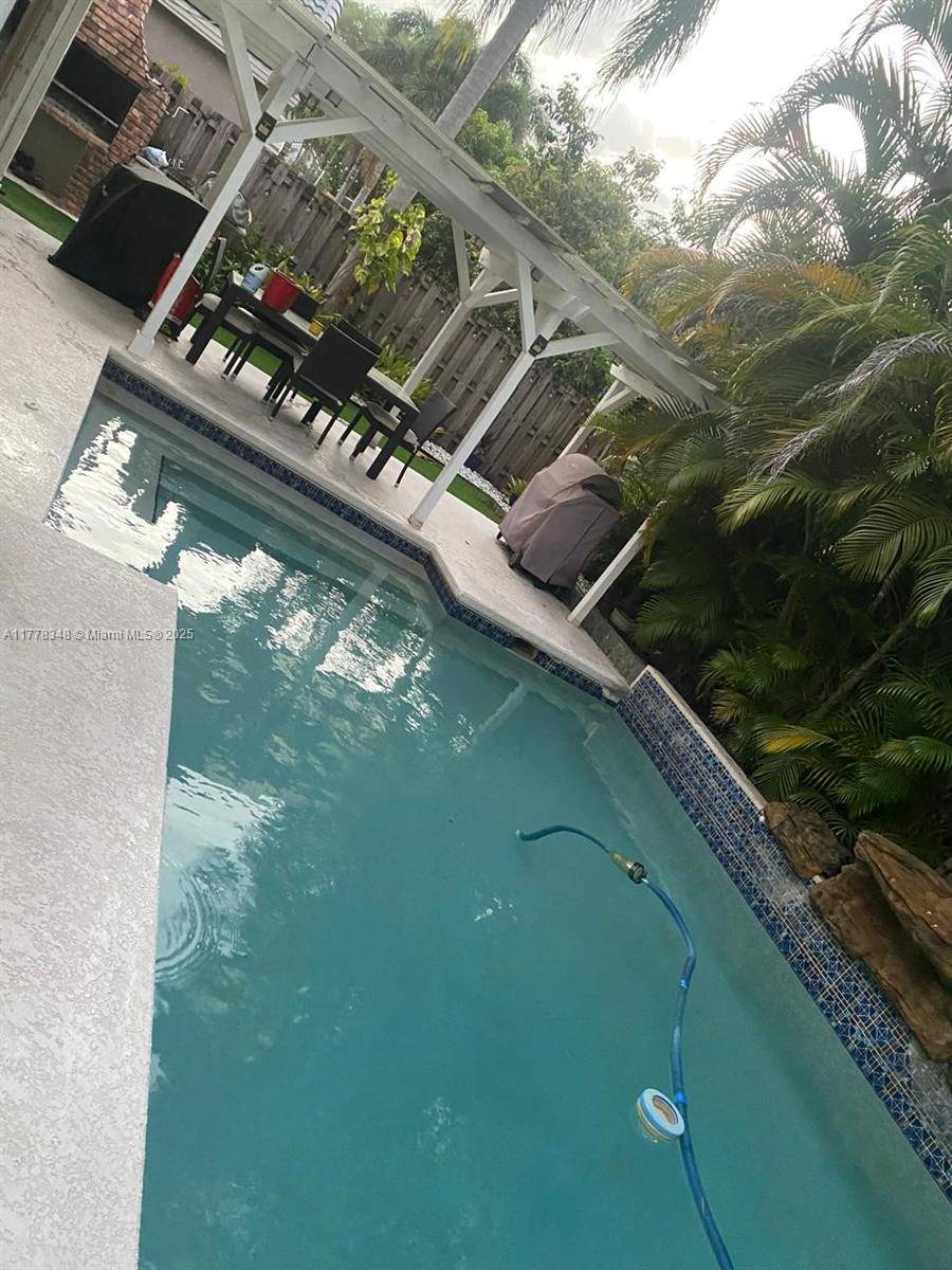 Cooper City, FL 33026,10377 Lima St
