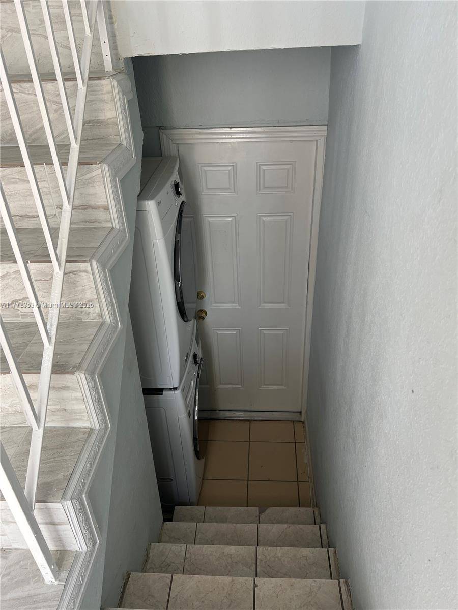 Hialeah, FL 33012,1062 W 42nd Pl #41