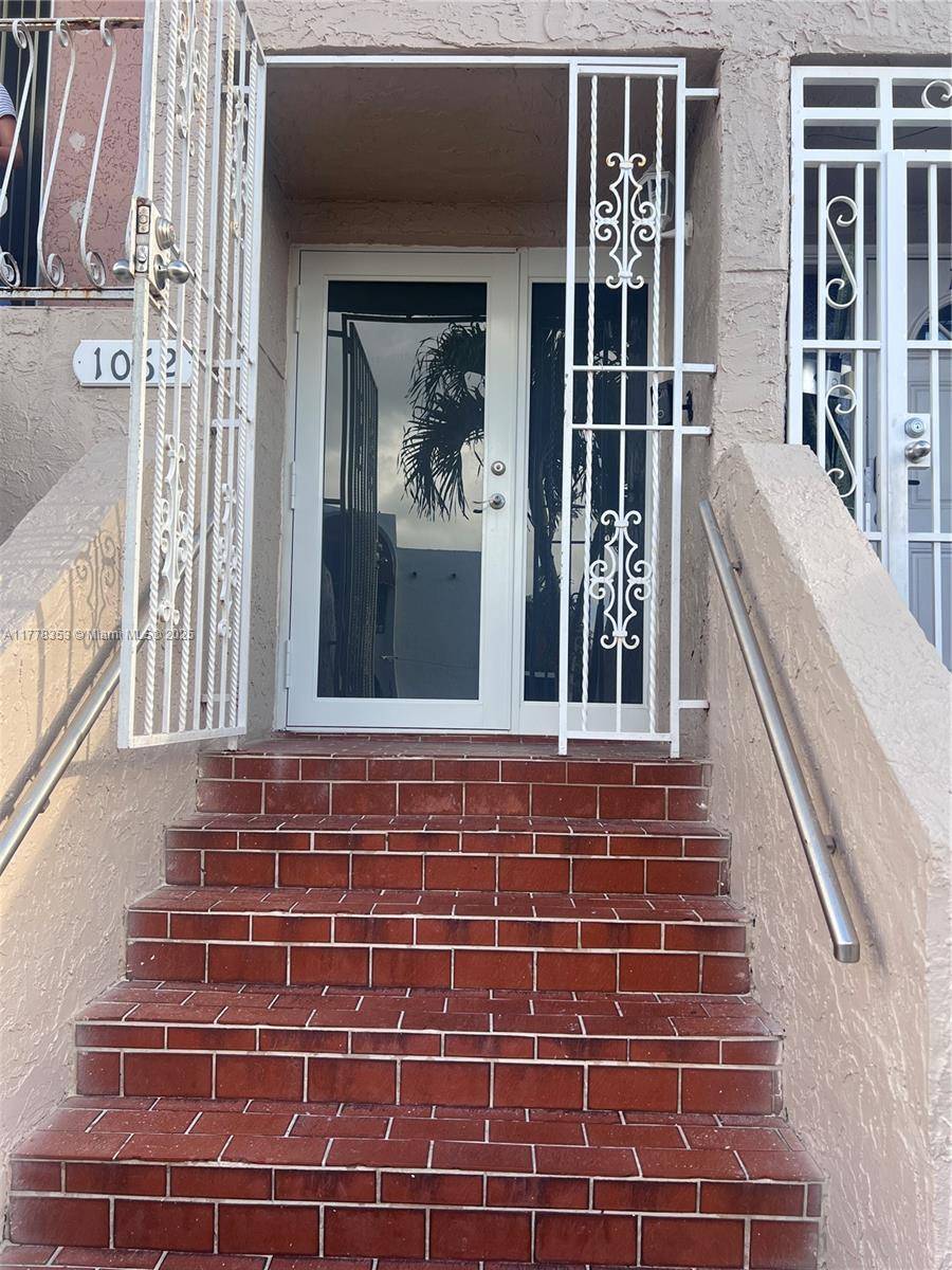 Hialeah, FL 33012,1062 W 42nd Pl #41