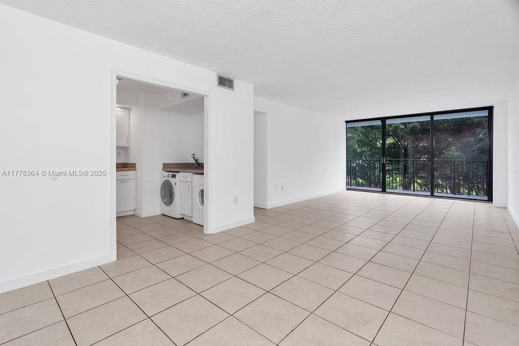 Miami, FL 33131,1450 Brickell Bay Dr #307