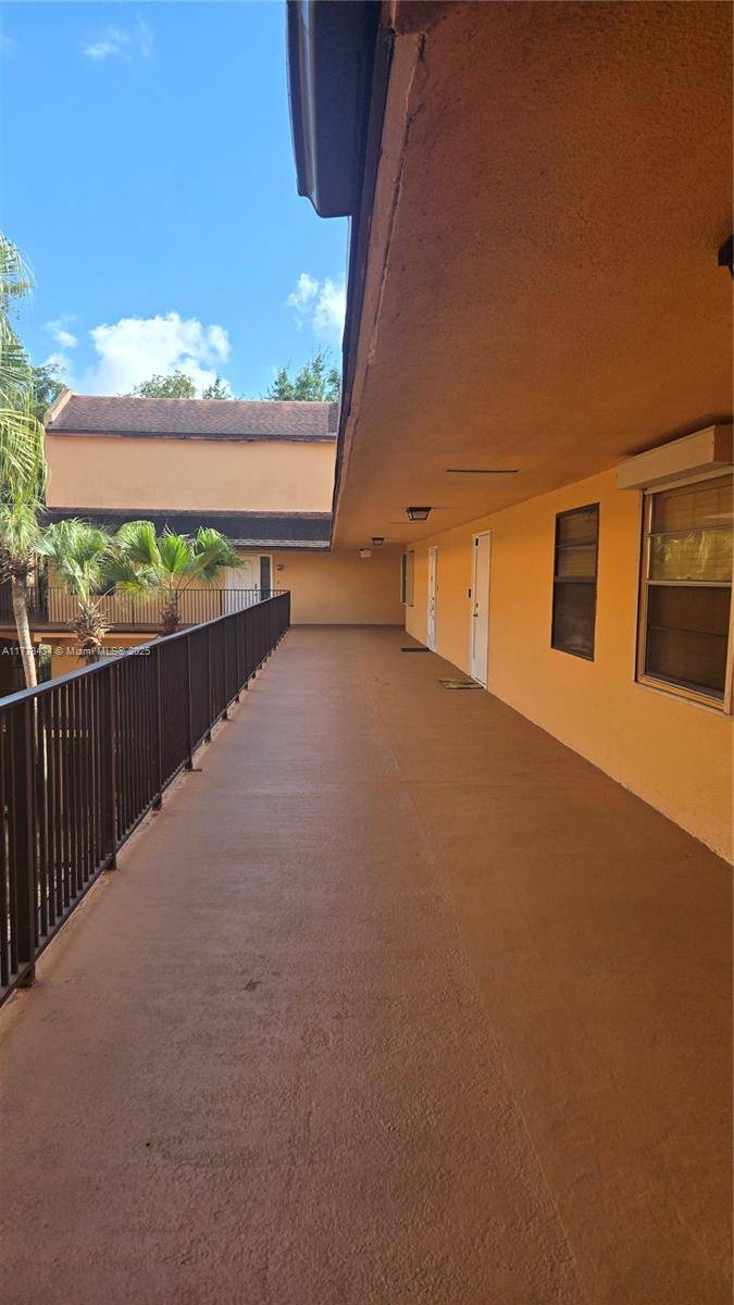 Plantation, FL 33325,430 Commodore Dr #314