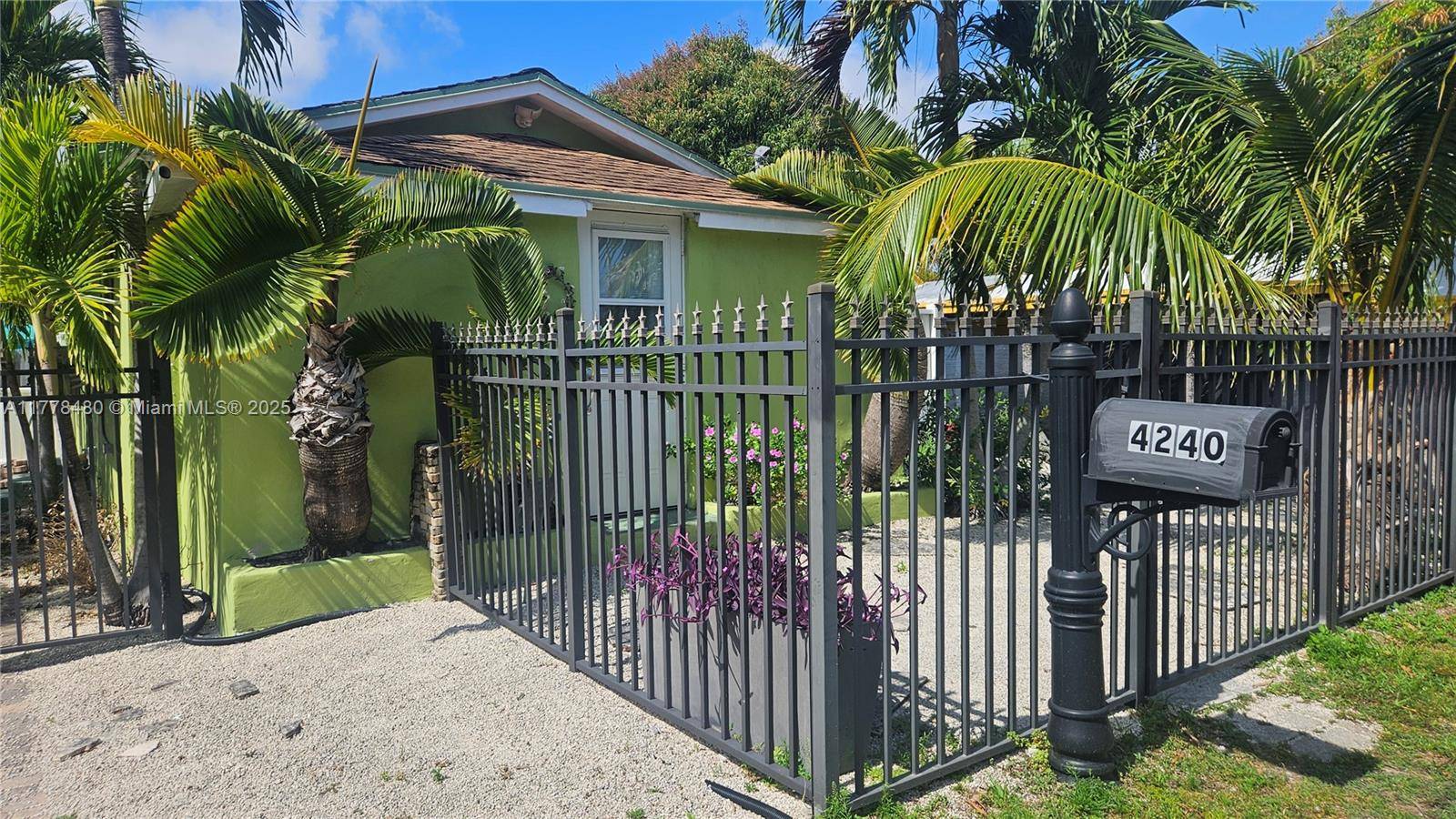 Oakland Park, FL 33334,4240 NE 8th Ave #1