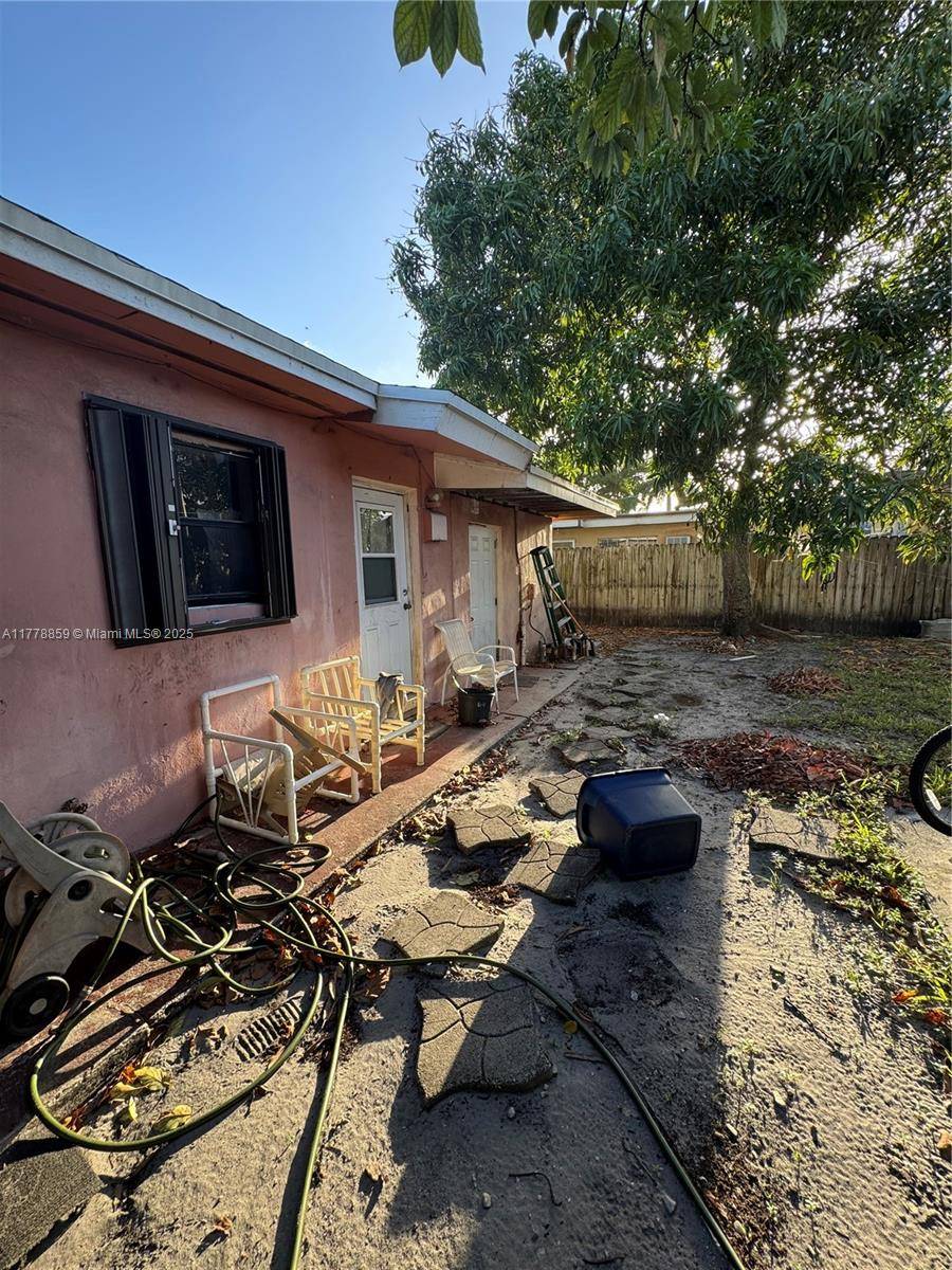 Lauderhill, FL 33311,3741 NW 3rd St
