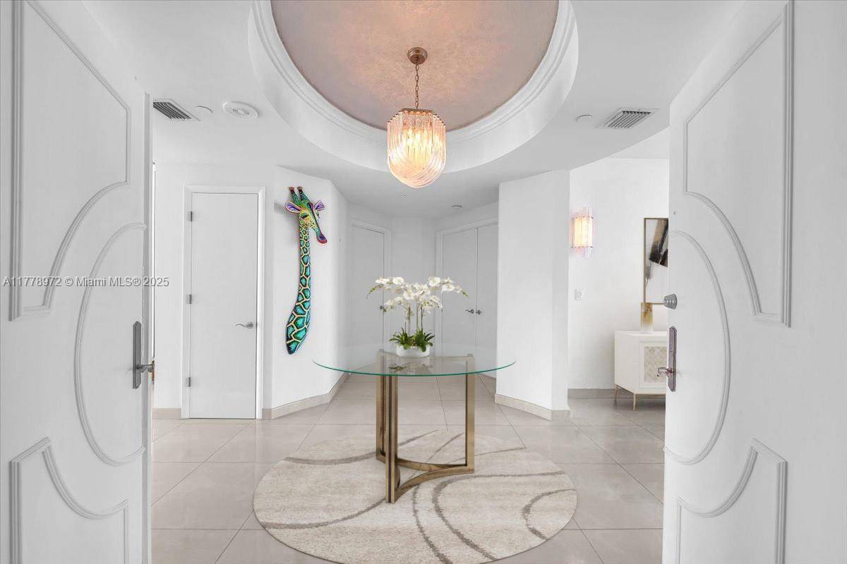 Miami Beach, FL 33139,300 S Pointe Dr #3402