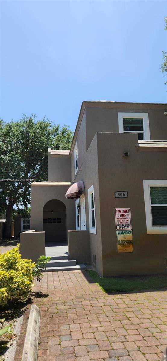 Lake Park, FL 33403,306 Hawthorne Dr #3