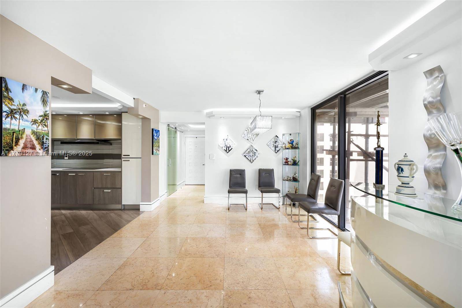 Miami Beach, FL 33140,6061 Collins Ave #8F
