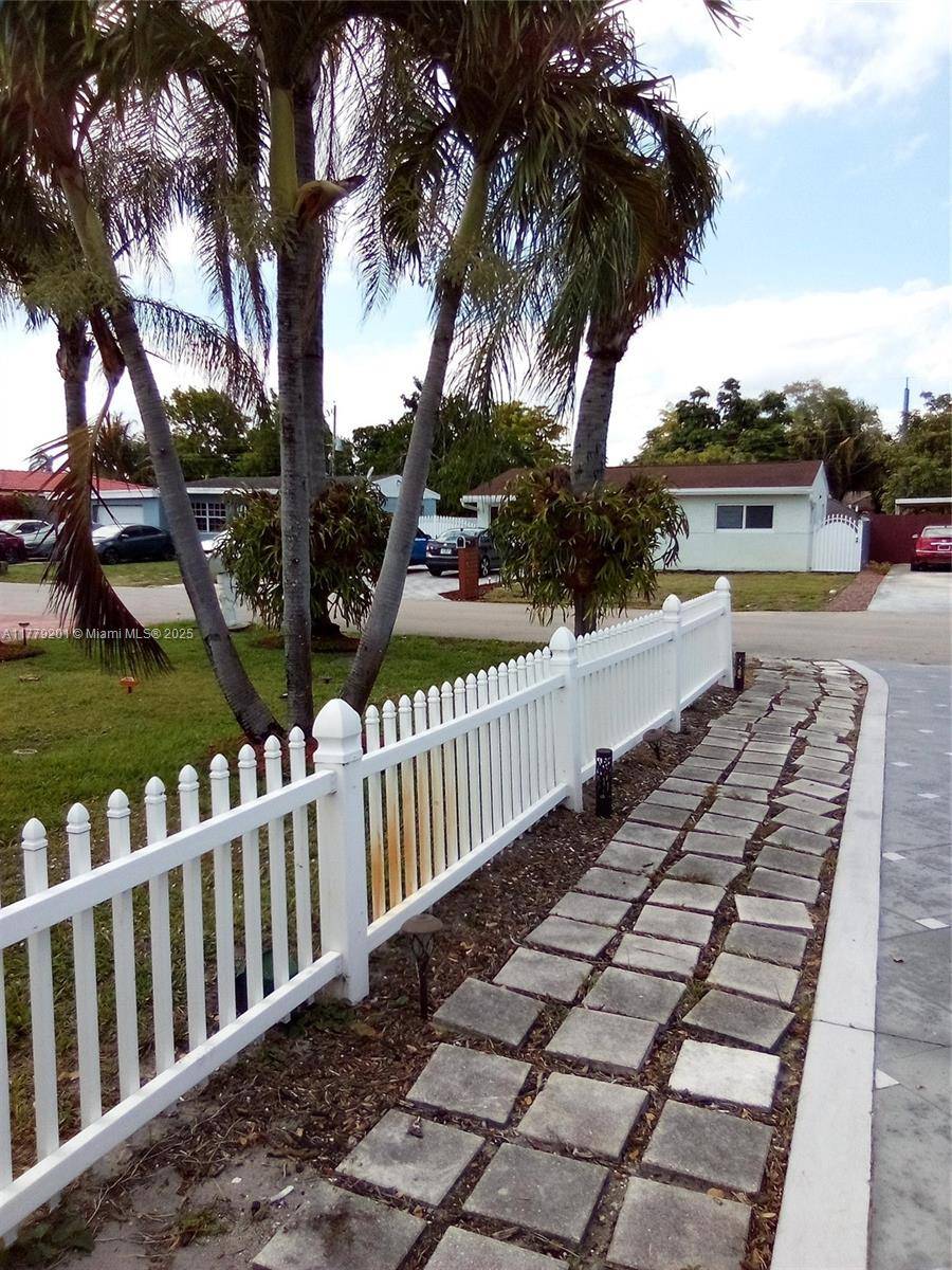 Miramar, FL 33023,6404 SW 23rd St #2