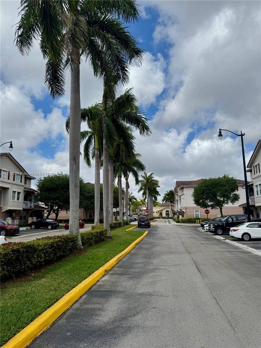 Miami, FL 33174,8882 W Flagler St #201