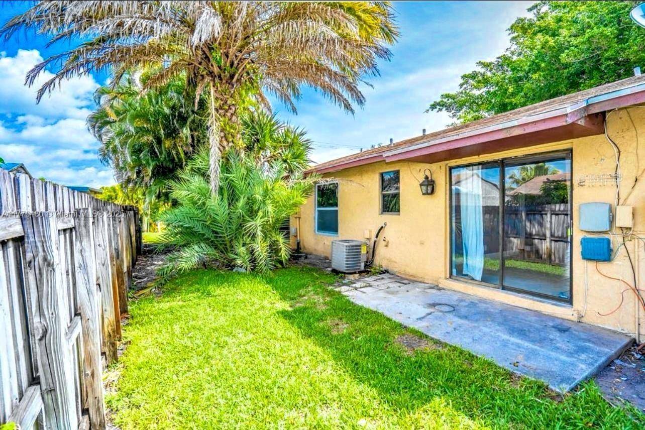 Lake Worth, FL 33461,4259 Royal Banyan Way #B