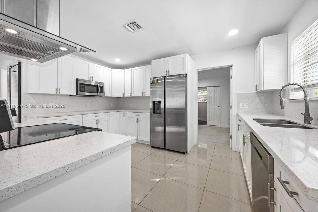 Hollywood, FL 33021,820 W Chaminade Dr