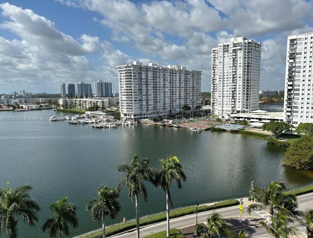 Aventura, FL 33160,2801 NE 183rd St #1015W