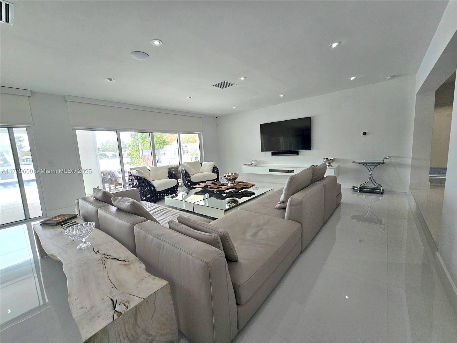 Miami Beach, FL 33141,1150 S Biscayne Point Rd