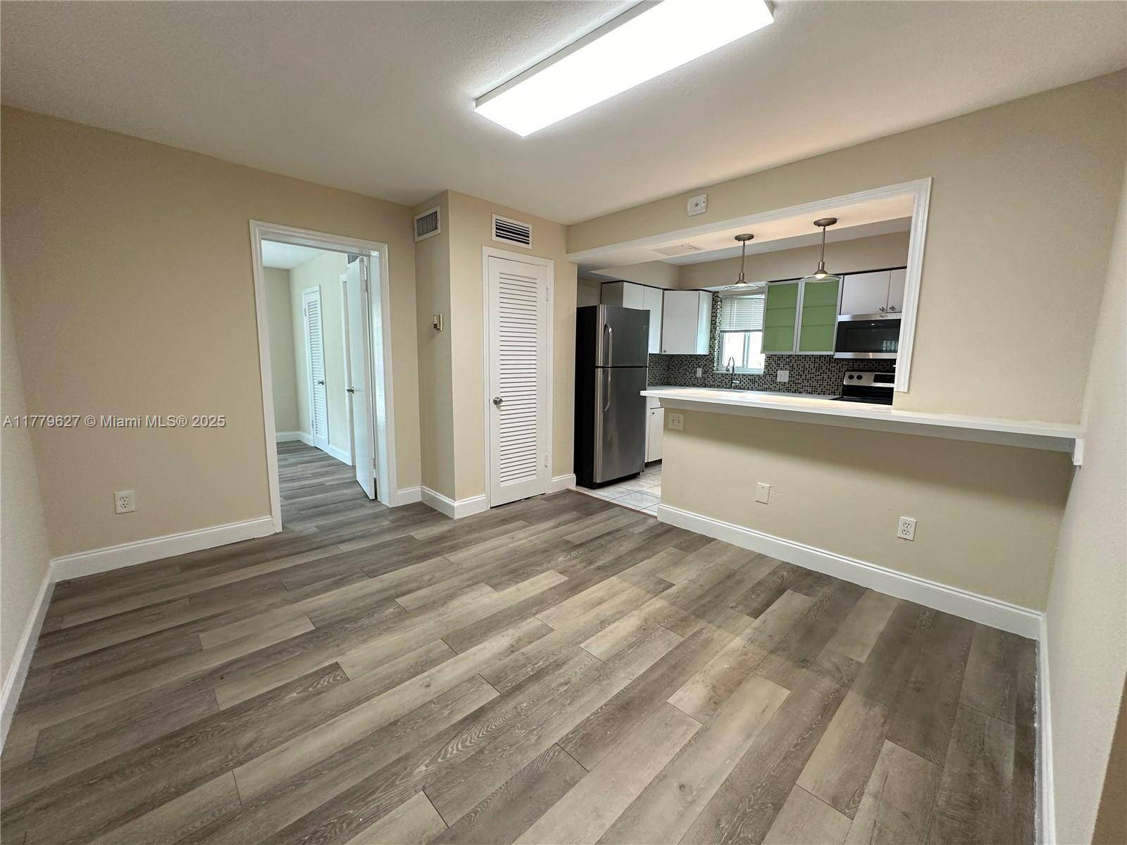 Bay Harbor Islands, FL 33154,9971 W Bay Harbor Dr #207