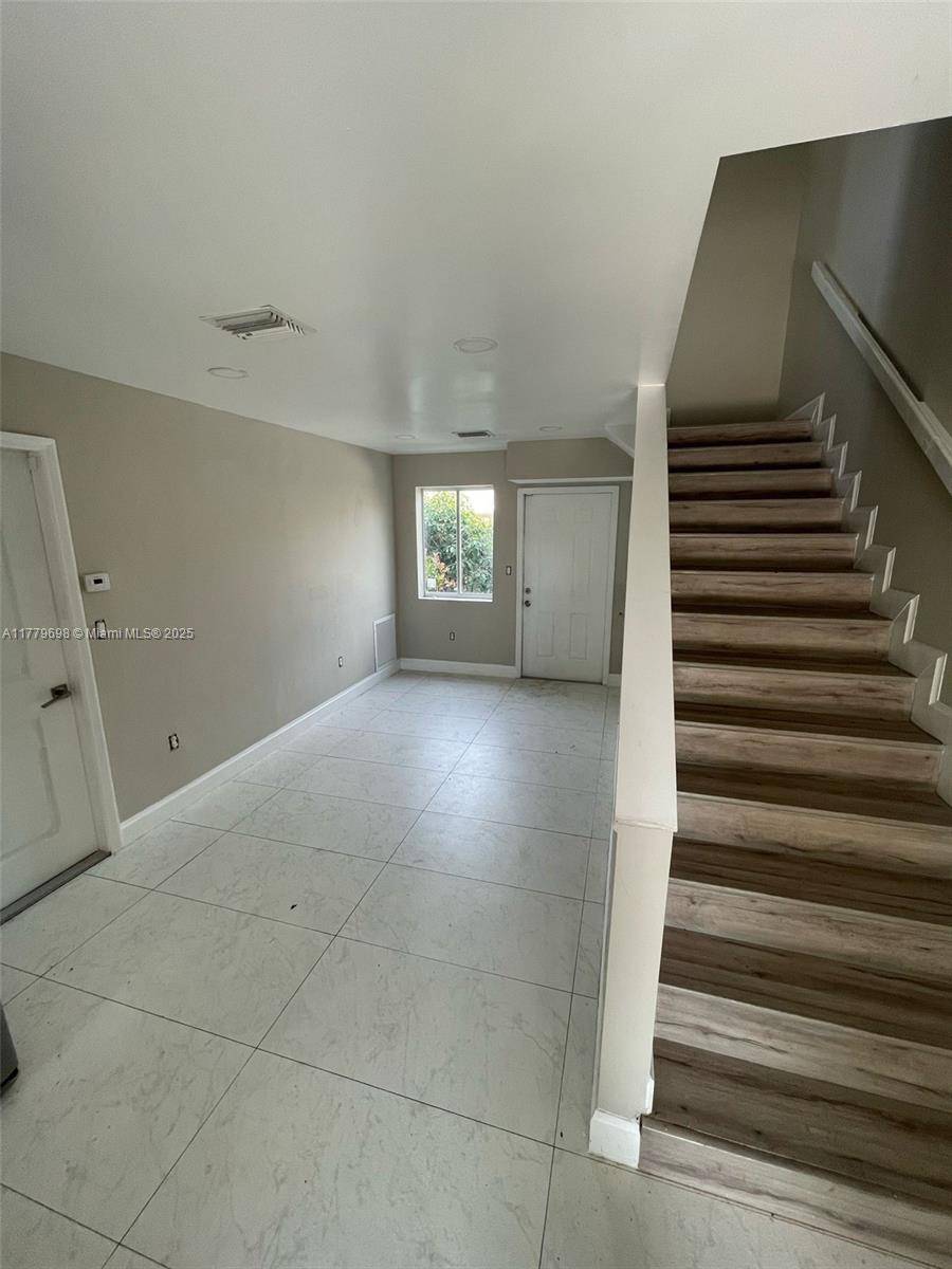Fort Lauderdale, FL 33311,817 NW 3rd Ave #1