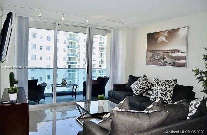 Hollywood, FL 33019,4001 S Ocean Dr #10K