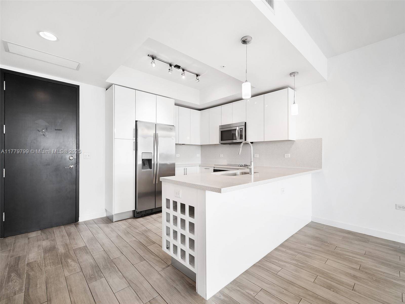 Miami, FL 33130,999 SW 1st Ave #2213