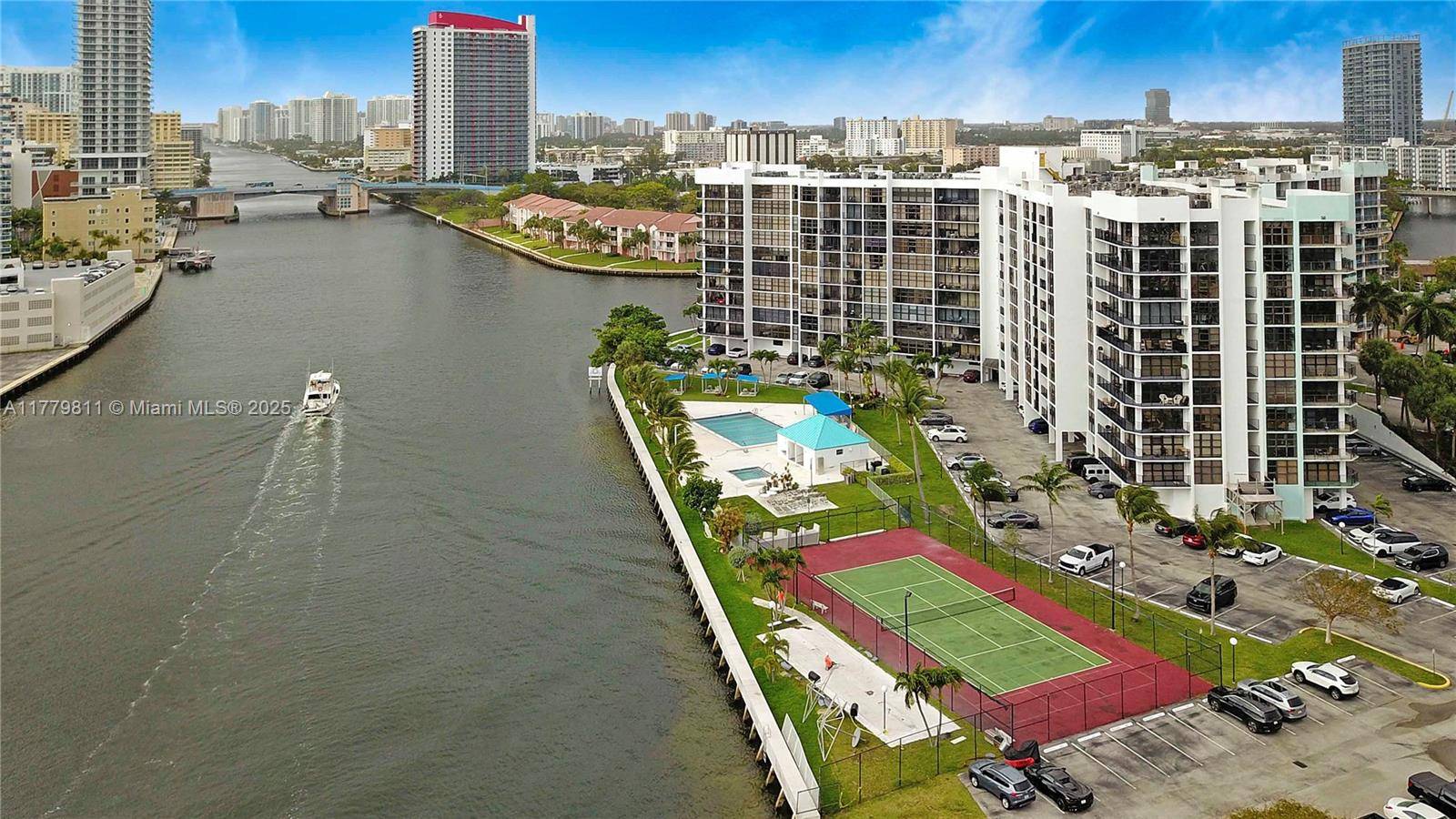 Hallandale Beach, FL 33009,200 Leslie Dr #728