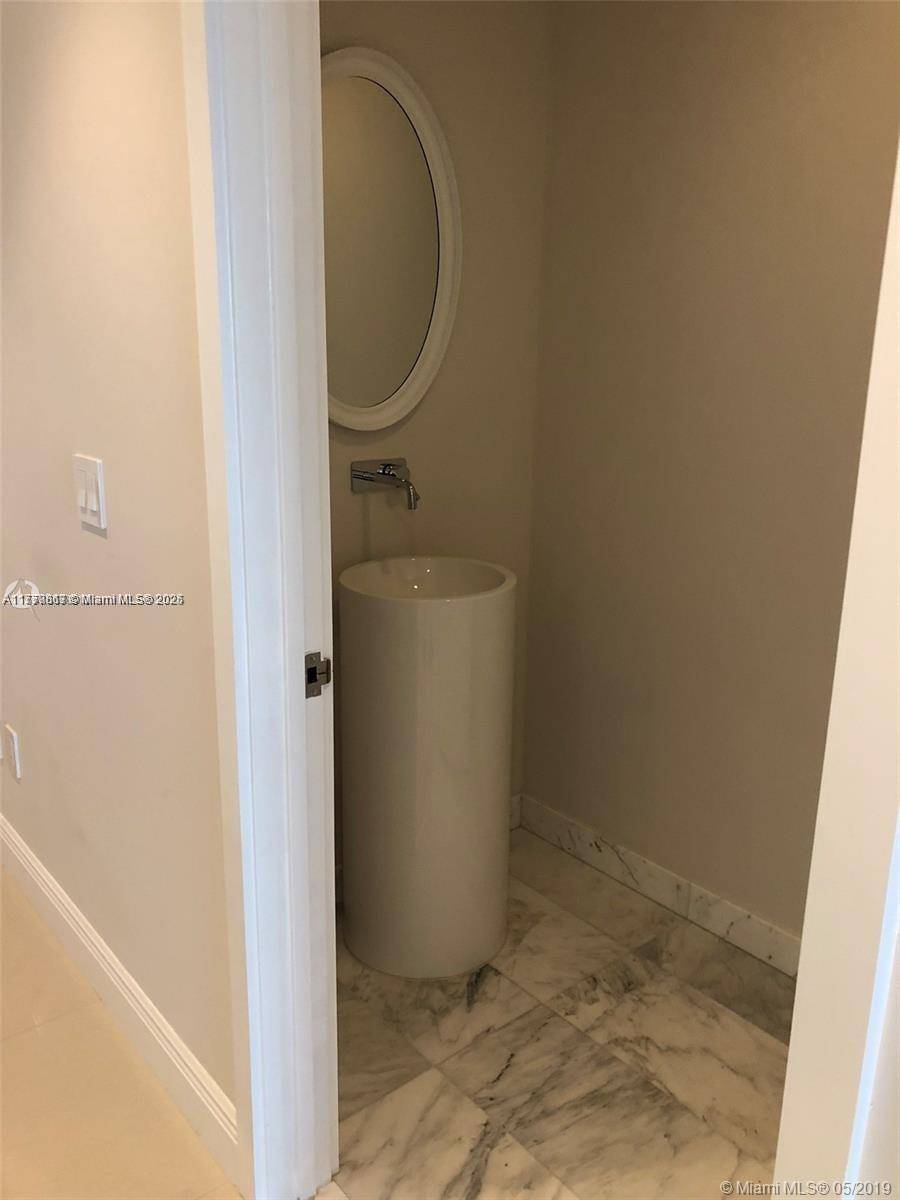 Bal Harbour, FL 33154,10203 Collins Ave #605