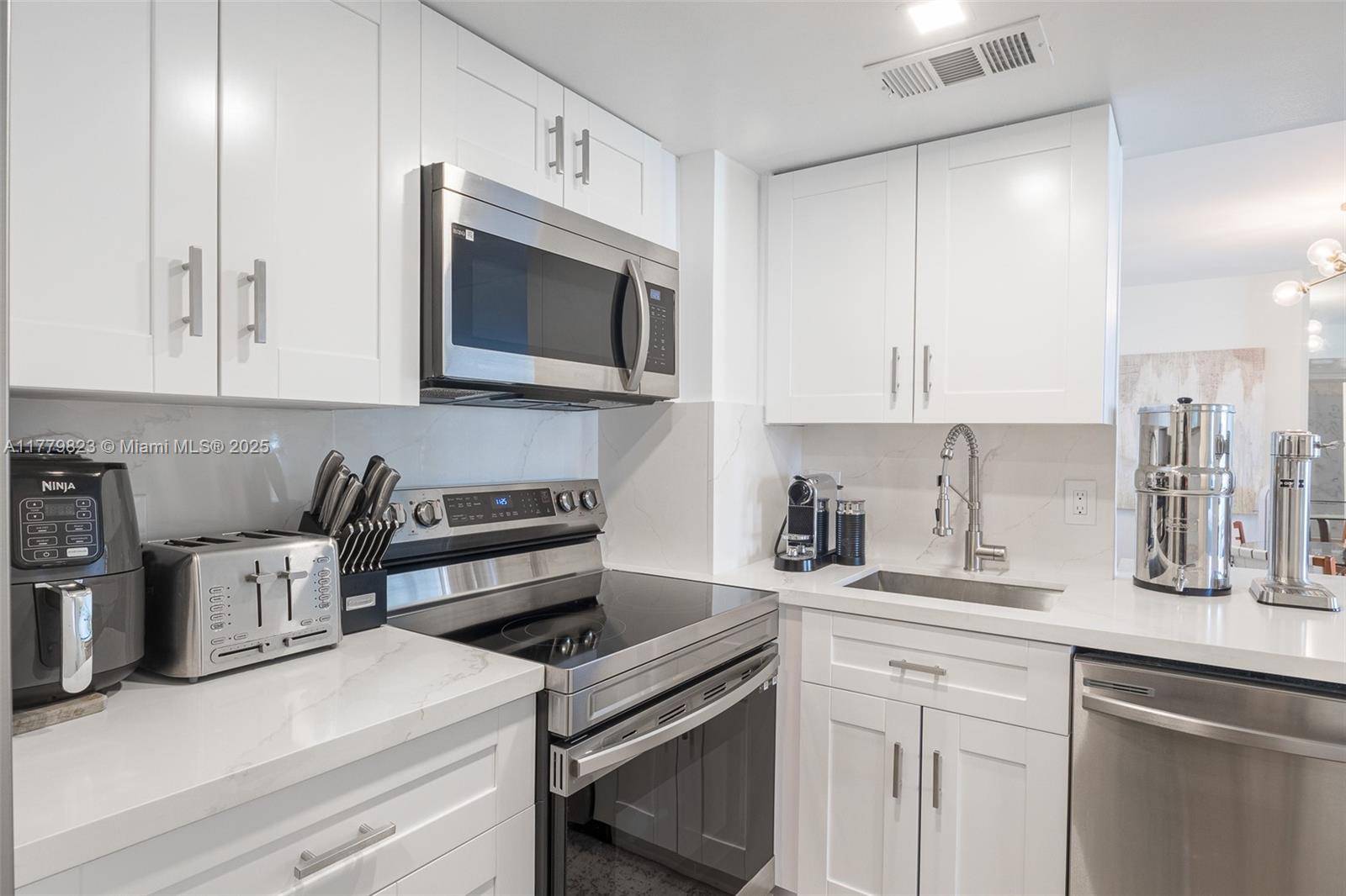 Miami, FL 33131,770 Claughton Island Dr #609
