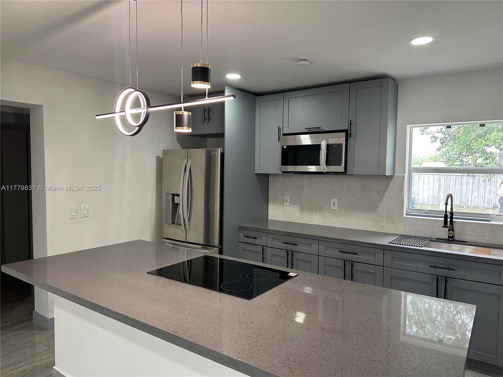 Hollywood, FL 33023,6335 Wiley St