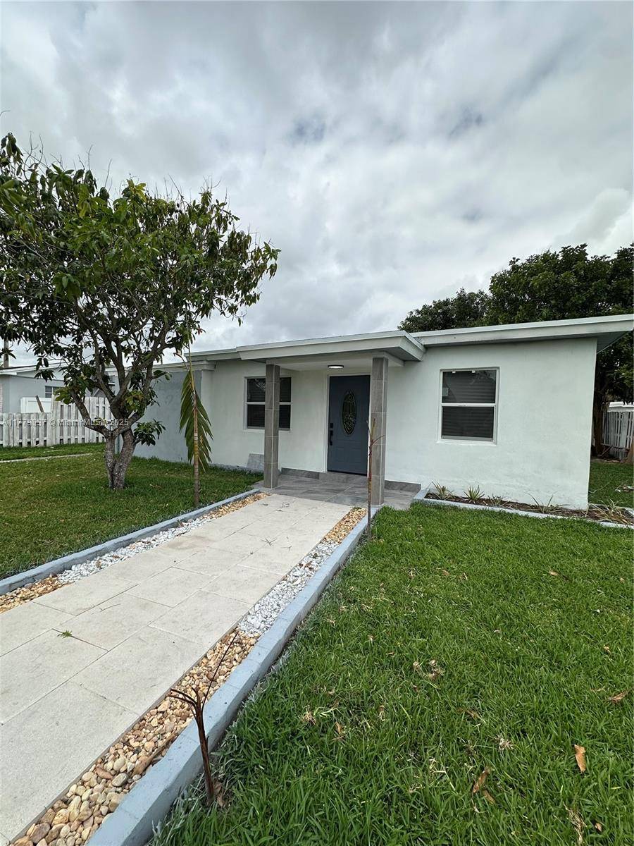 Hollywood, FL 33023,6335 Wiley St