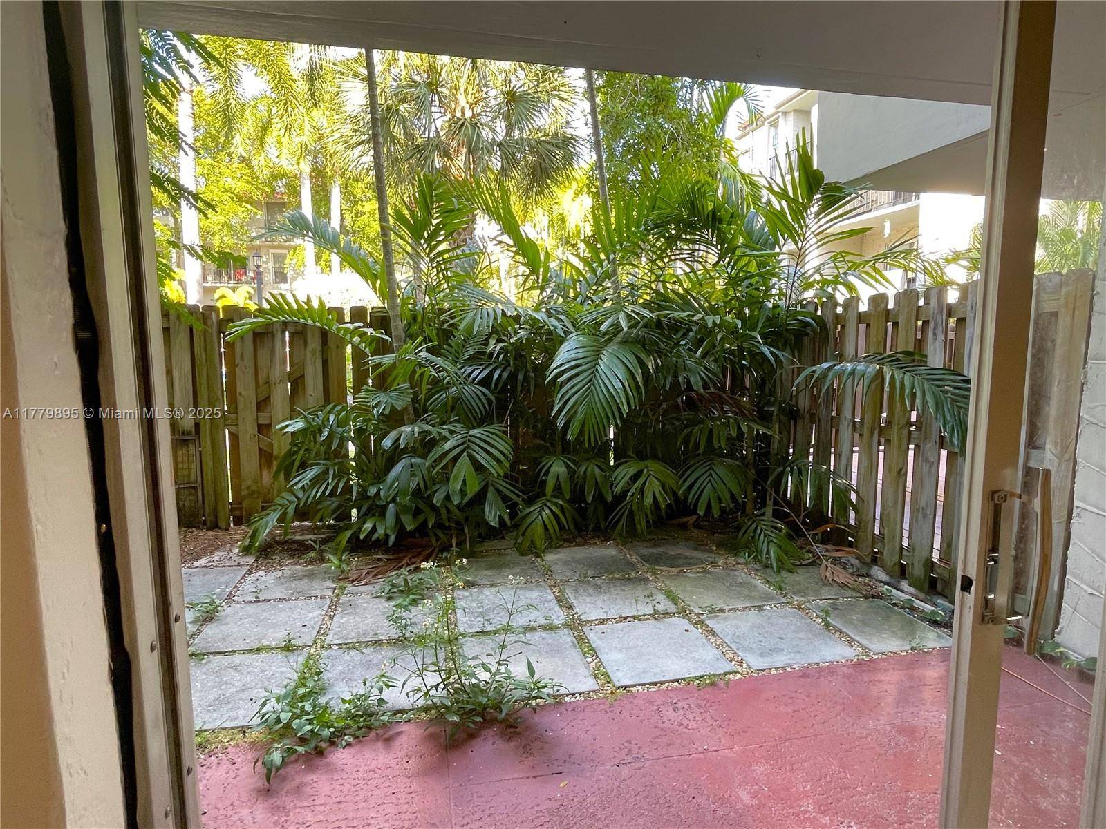 Pinecrest, FL 33156,6900 N Kendall Dr #A107