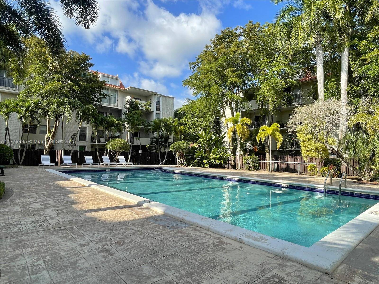 Pinecrest, FL 33156,6900 N Kendall Dr #A107