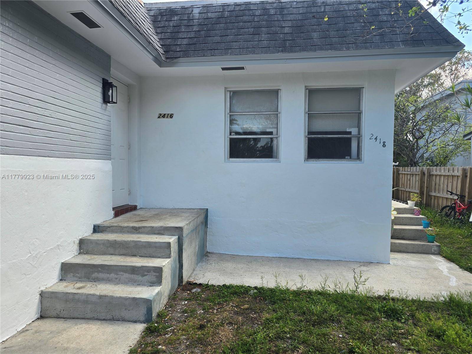 Hollywood, FL 33020,2416 Sherman St