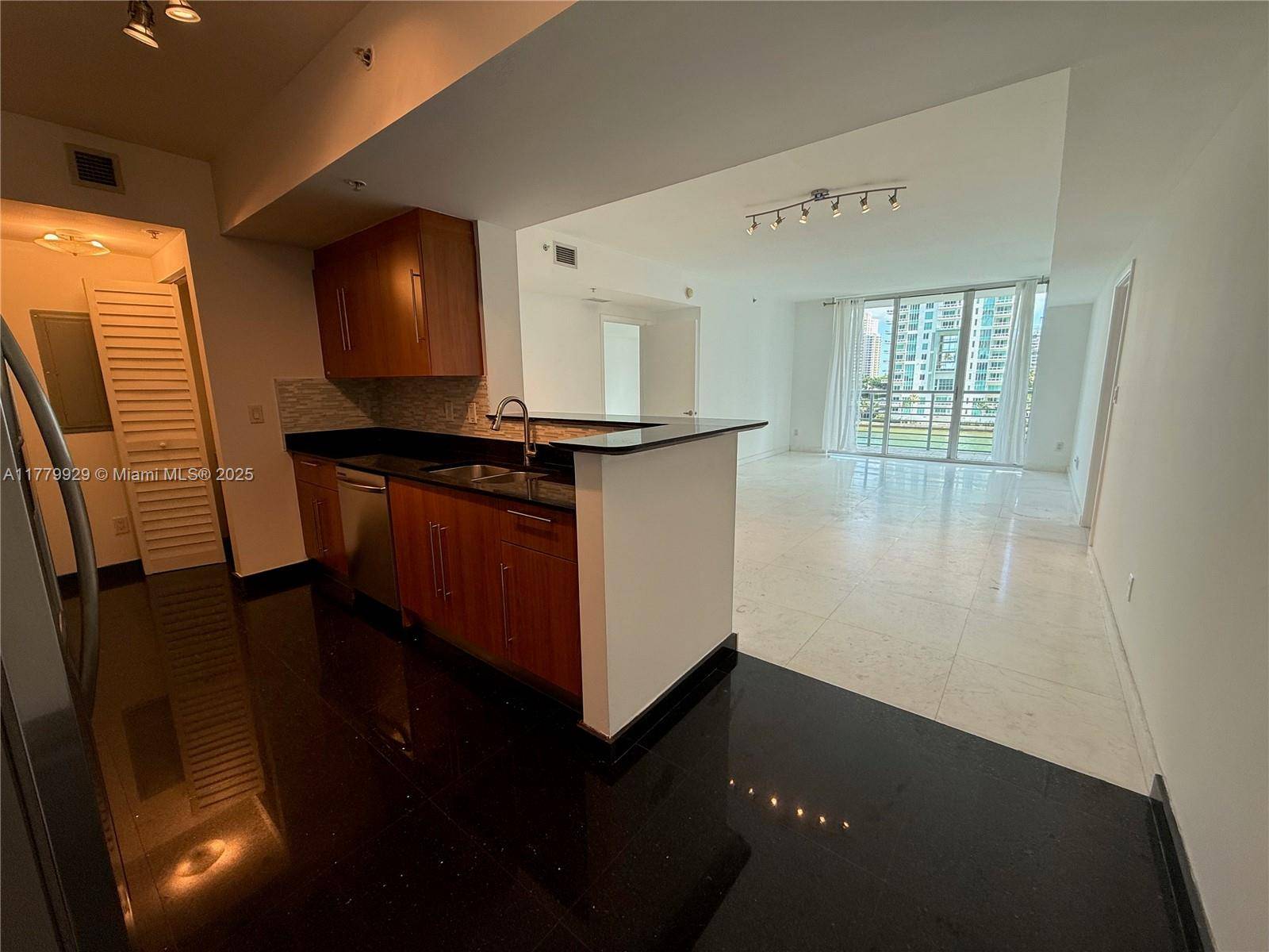 Miami, FL 33131,325 S Biscayne Blvd #621