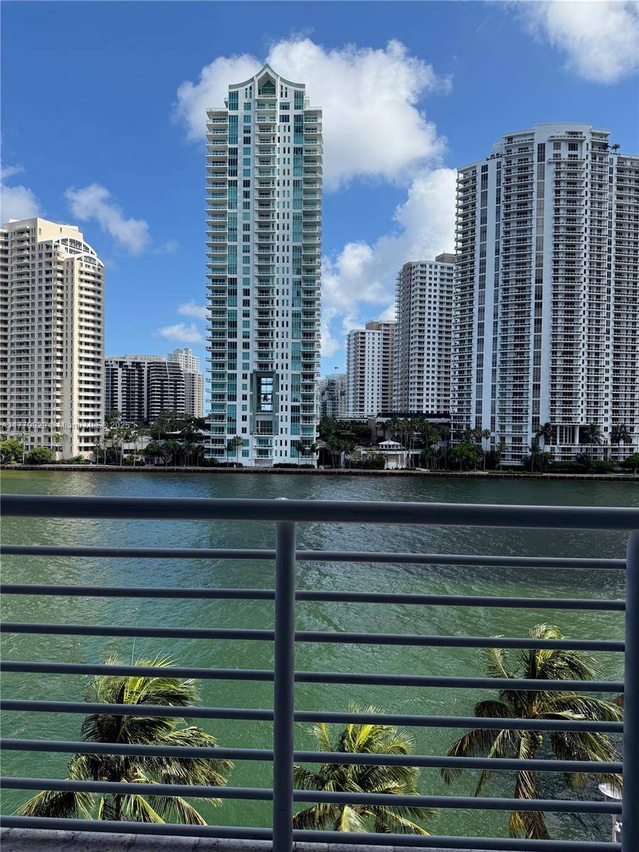 Miami, FL 33131,325 S Biscayne Blvd #621