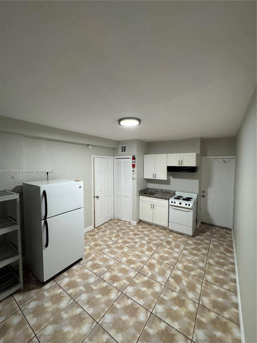 Miami, FL 33157,17325 Homestead Ave #5