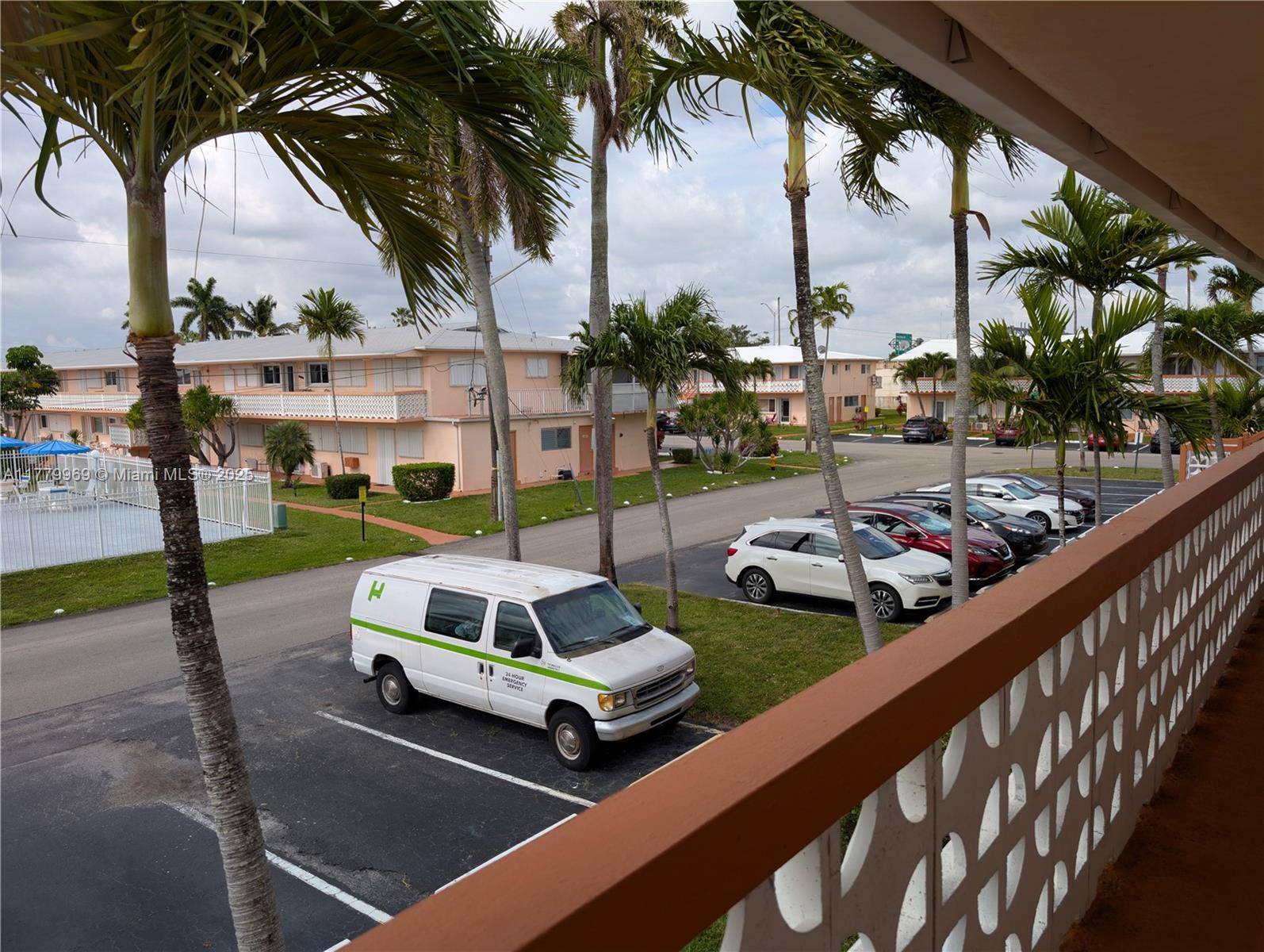 Hallandale Beach, FL 33009,725 SW 11th Ave #17F