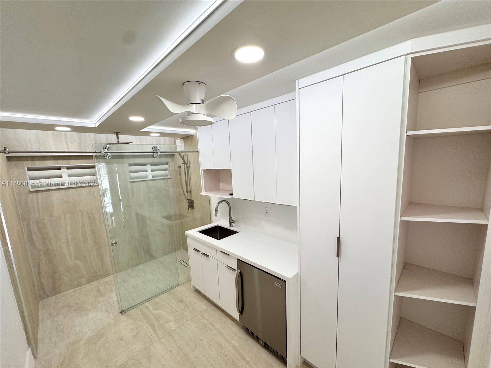 Miami Beach, FL 33140,2899 Collins Ave #6