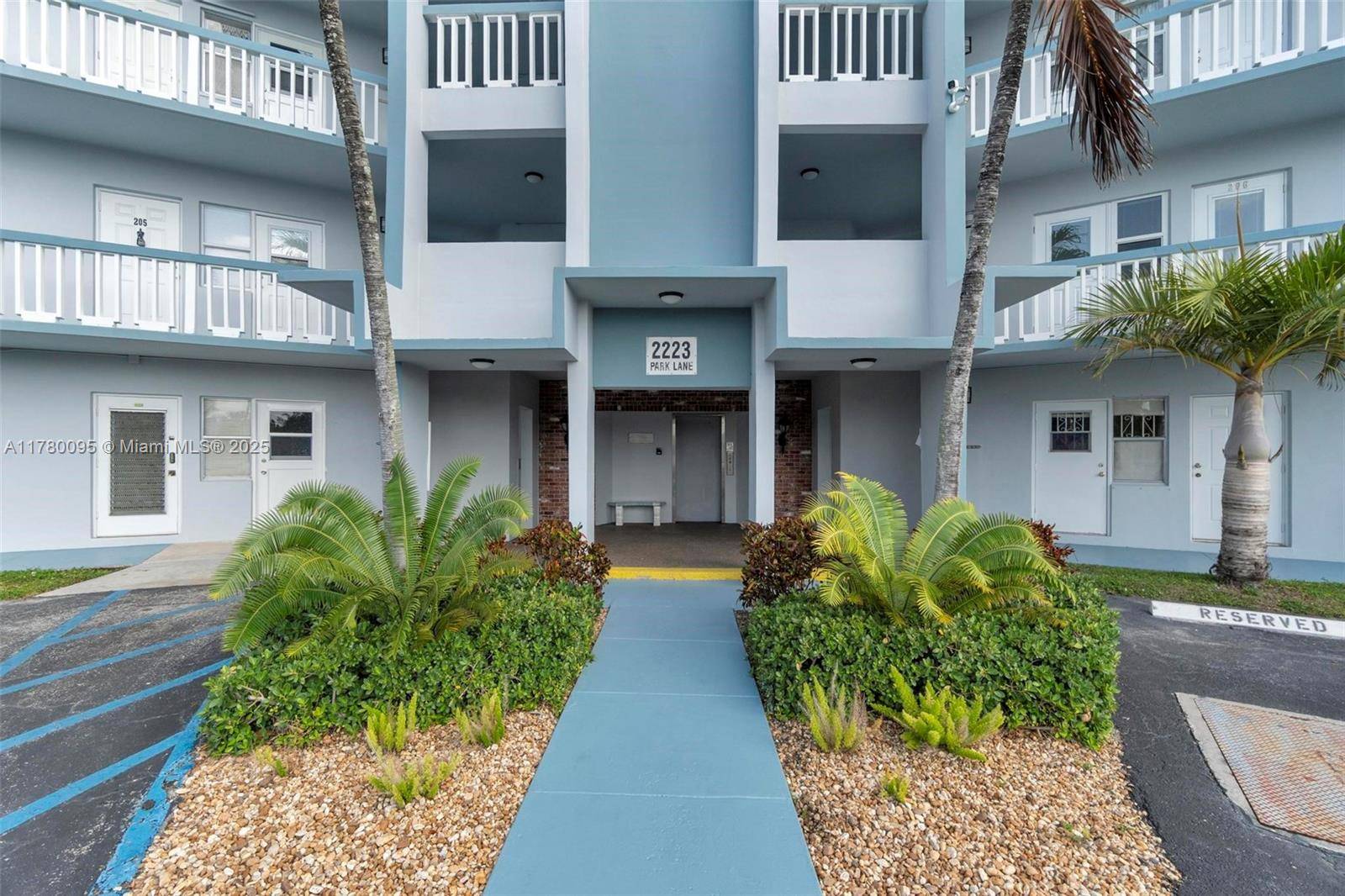Hollywood, FL 33021,2223 Park Ln #112